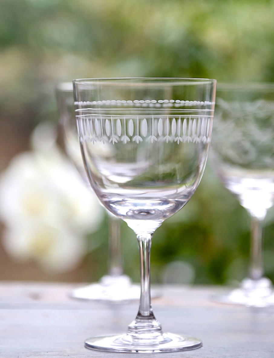 Two Wine Glasses With Ovals Design Online