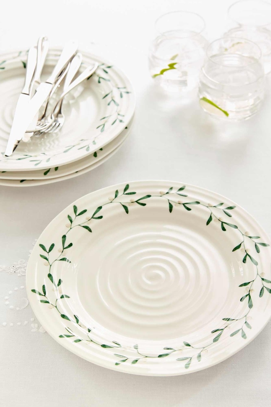 Amor Porcelain Dinner Plates - Set Of Four Best