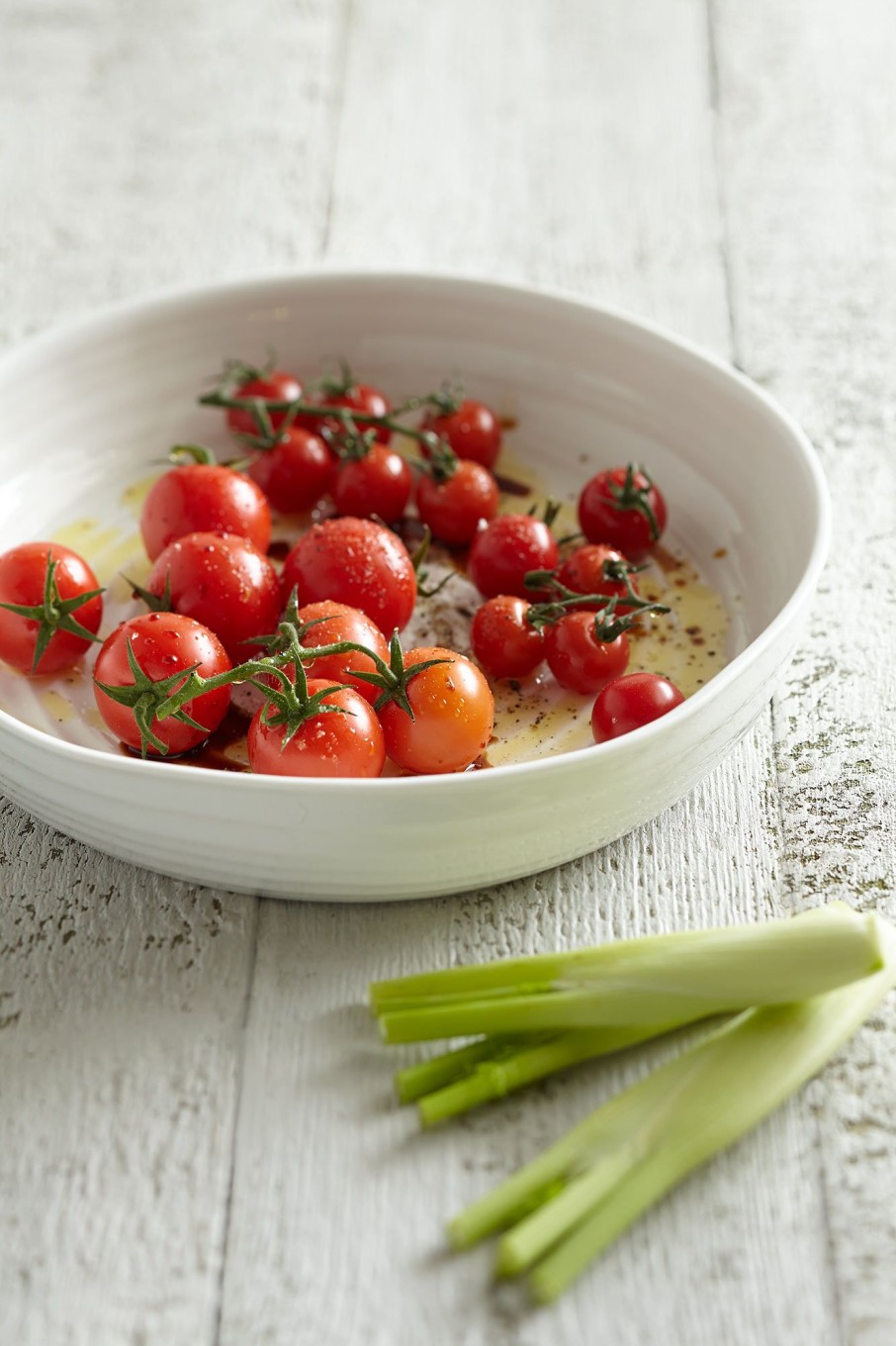 White Porcelain Round Roasting Dish Clearance